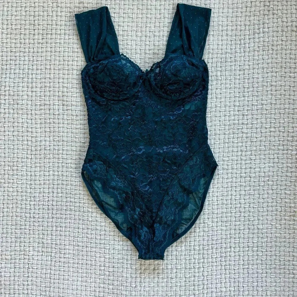 VINTAGE Lace High-Cut Bodysuit - Picture 5 of 9